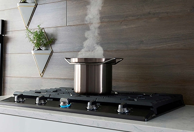 Pot boiling on Samsung gas cooktop