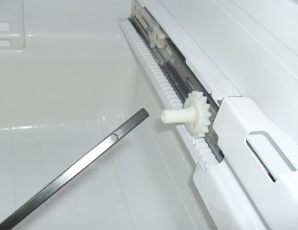 End of roller index bar with hole in it going to the right
