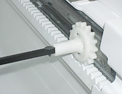 Clip inserted in index roller bar
