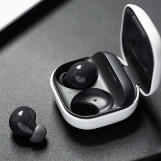 Use a single Samsung earbud with your phone 