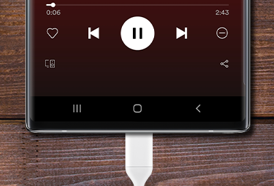 Headphones plugged into Note 10