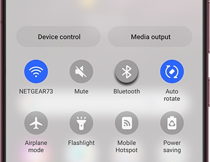Bluetooth icon highlighted on a Galaxy phone