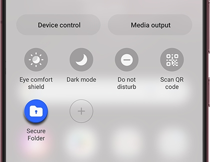 Secure Folder icon highlighted on the Quick Settings panel