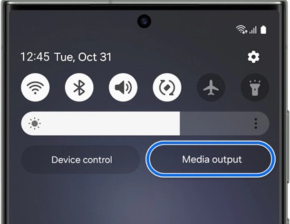 Media output highlighted on the Quick settings panel