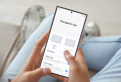 A person setting navigation bar on a Galaxy S24 Ultra