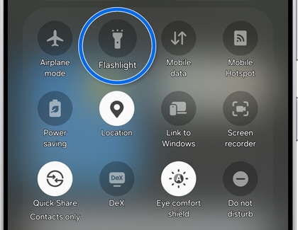 Quick settings panel on the Galaxy S25 Ultra, with the Flashlight icon highlighted.