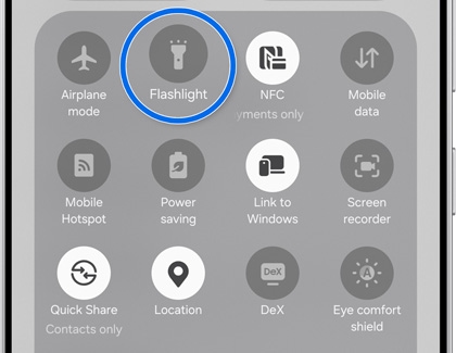 Quick settings panel on the Galaxy S25 Ultra, with the Flashlight icon highlighted