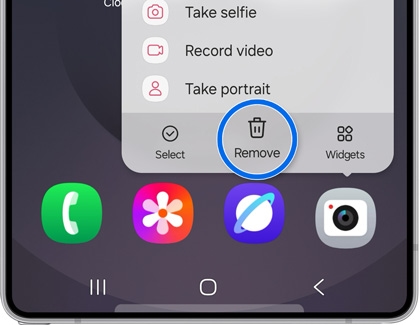 Galaxy S25 Ultra home screen showing the option to remove an app shortcut with the Remove icon highlighted.