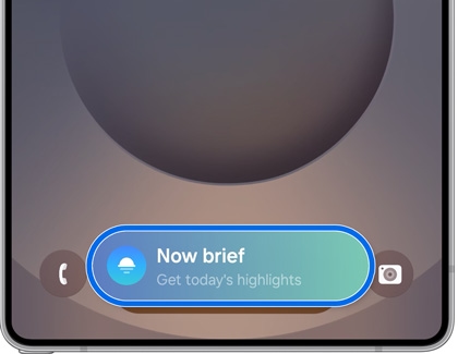 The Now brief bar displayed on the Lock screen of a Galaxy S25
