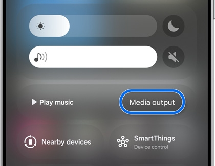 Galaxy S25 Ultra Media panel with the Media output option highlighted.