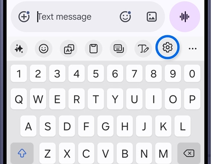 Samsung keyboard with the settings icon highlighted.