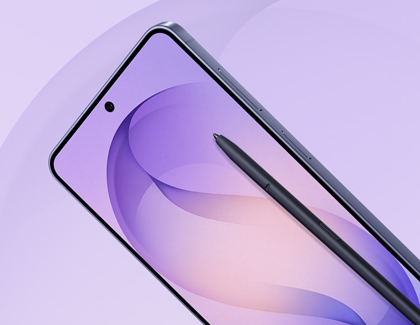 A close up of the top of a purple Galaxy S26 Ultra, with a black stylus pen positioned near the side frame.