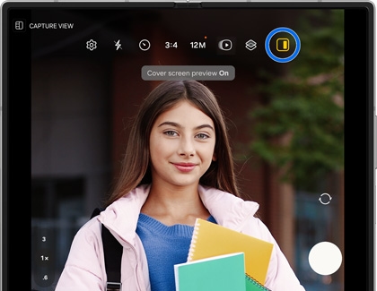 Cover screen preview icon highlighted in the Camera app.