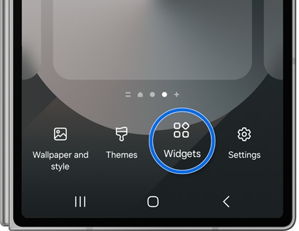 Widgets highlighted on the Cover screen of a Z Fold