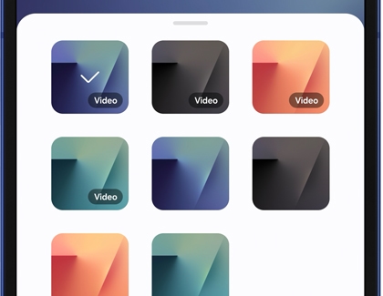 Galaxy Z Flip7 cover screen displaying a grid of wallpaper options with video labels and one selected design.
