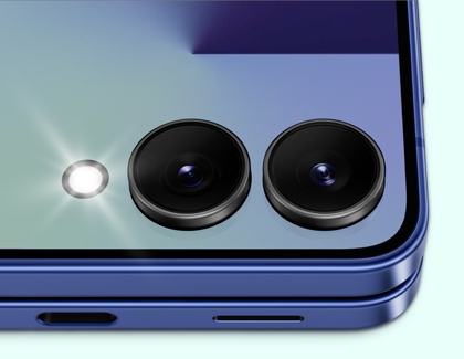 Close-up of the dual rear cameras and flash on the Galaxy Z Flip7 in a blue finish.