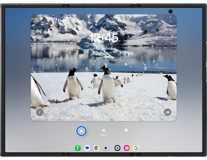 Photo ambient wallpaper preview on the Galaxy Z TriFold with a play icon highlighted in a blue circle.