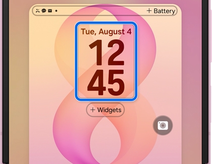 A cover screen customization screen with the digital clock display outlined in blue.
