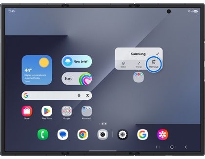 Home screen on the Galaxy Z TriFold with a Remove button highlighted in a blue circle above a folder.