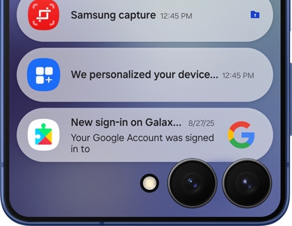 A notification highlighted on the Cover screen of the Galaxy Z Flip7.