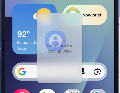 Using Drag and Split on the Galaxy Z Flip7 to open an app in pop-up view on the main screen.