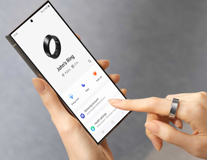 Hand holding a Galaxy S24 Ultra while displaying the Galaxy Ring's battery level on the Samsung Health app