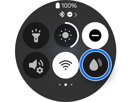 Water lock icon highlighted on a Galaxy watch