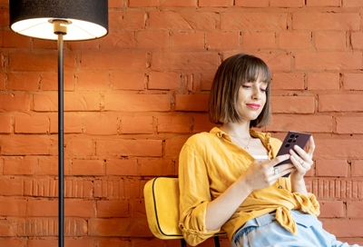 Woman on phone with light bulb on