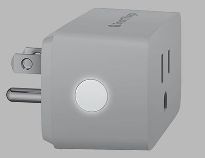SmartThings Smart Plug with Power button highlighted