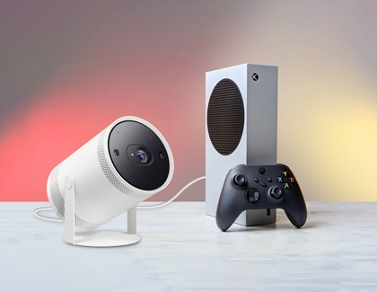 The Freestyle projector connected with an XBOX next to it