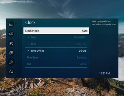 Auto Clock mode displayed on a Samsung TV