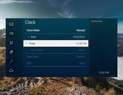 Options screen for setting the clock manually on a Samsung TV