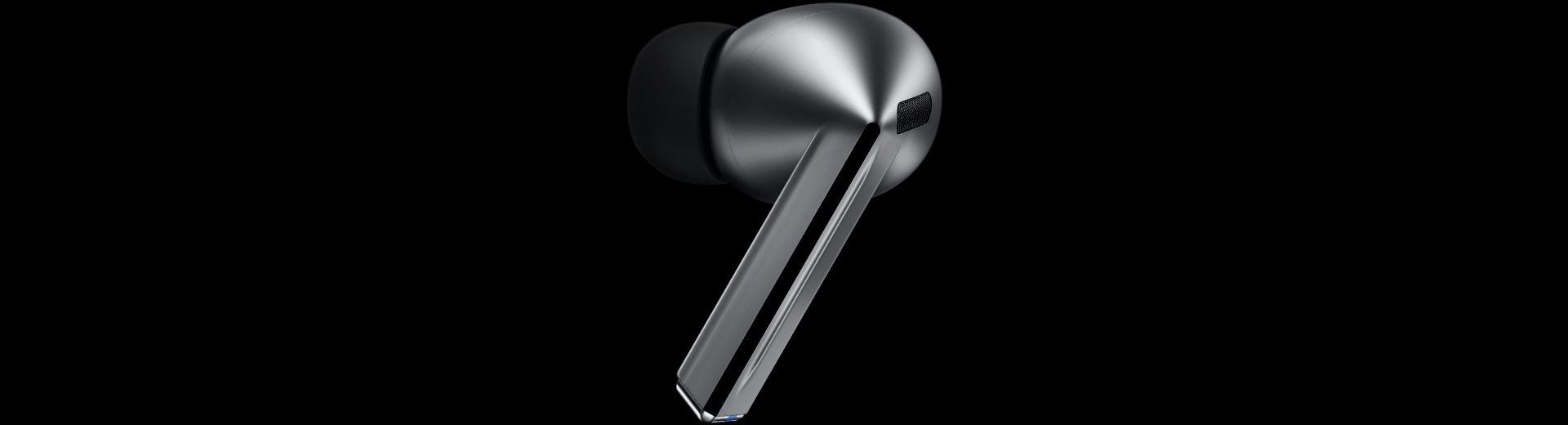 A single, Galaxy Buds3 Pro earbud in silver.