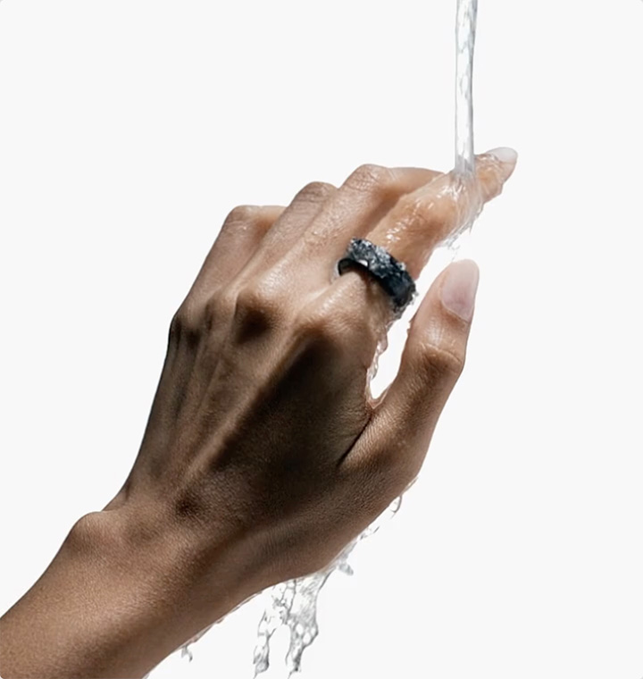 Explore Galaxy Ring | Smart Ring | Samsung US Samsung Galaxy Ring Size 7 - Black with Gold Ring Accent display picture 1
