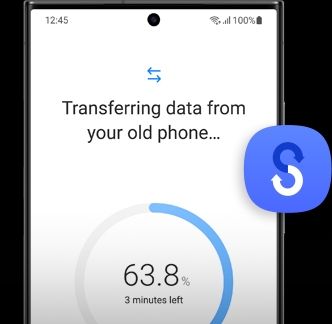 The display of a Galaxy S23 Ultra shows the progress bar of a Smart Switch data transfer.