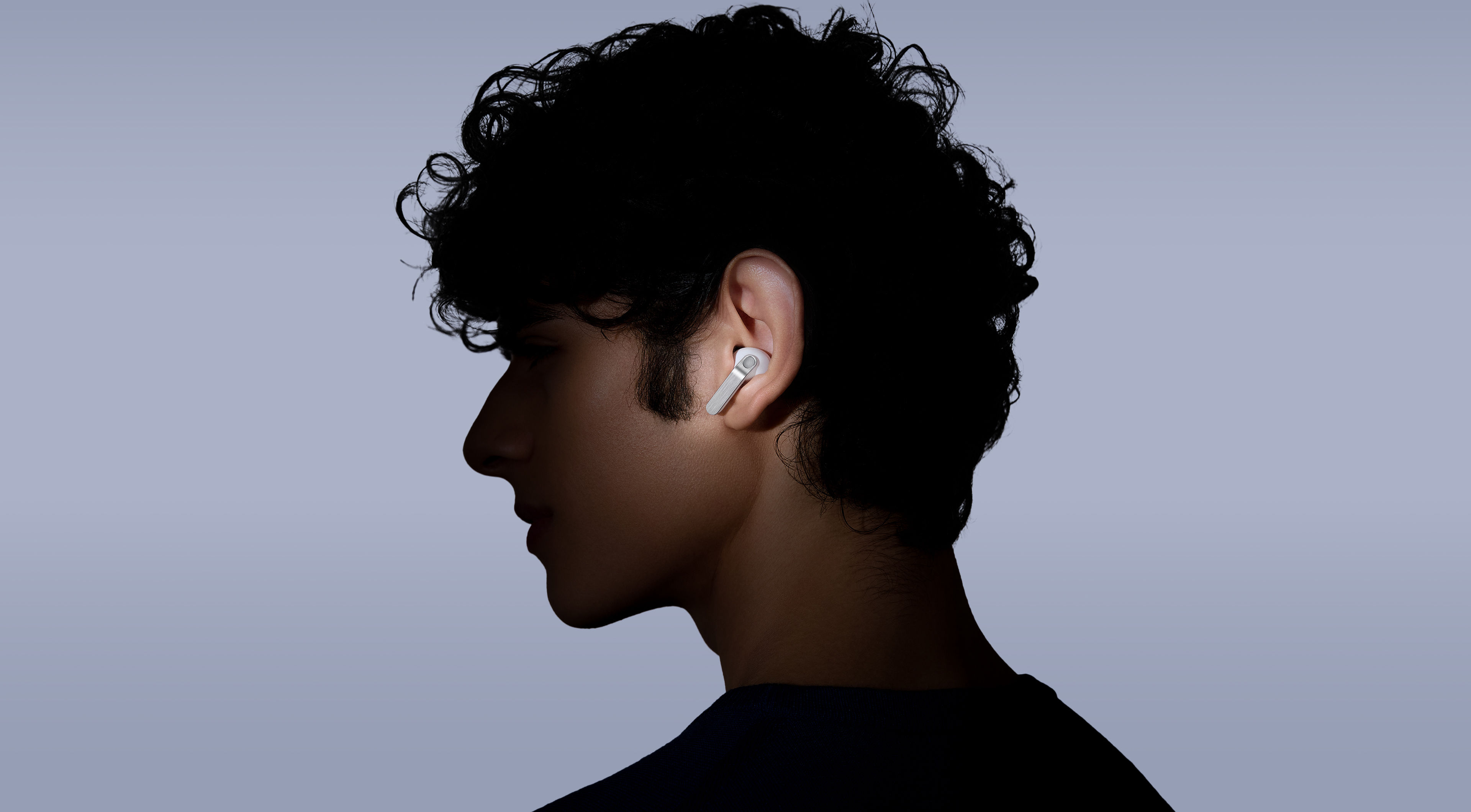 A person wearing Galaxy Buds4 Pro while looking toward the left.