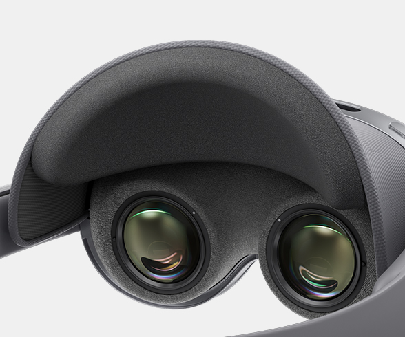 A close-up of the front part of the device highlighting the detachable Forehead cushion.